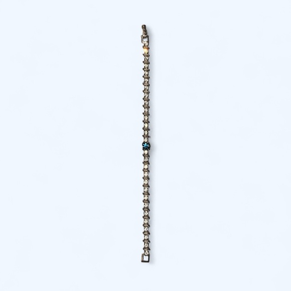 Elegant Silver tone vintage rhinestone bracelet with blue center rhinestone - Picture 3 of 3